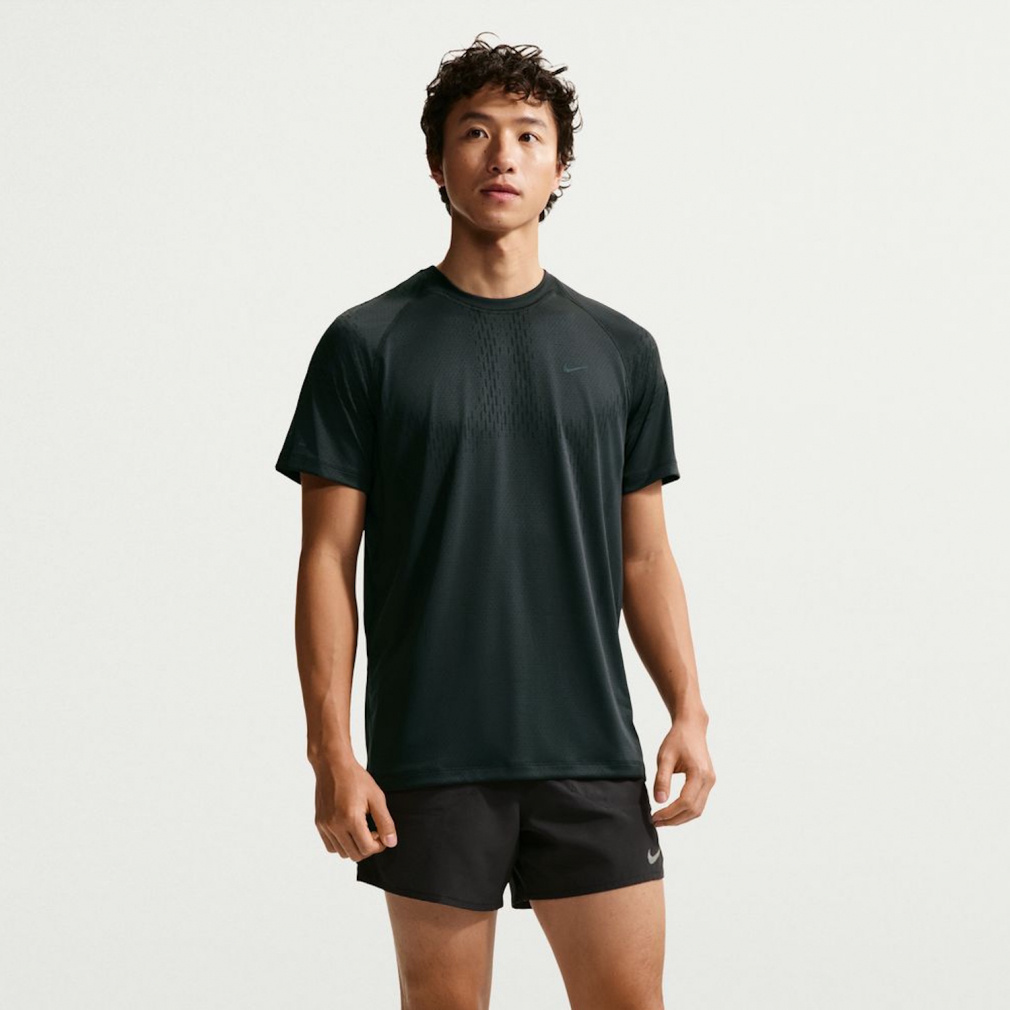 ストライド Dri-FIT ADV ショートスリーブ ランニングトップ(ブラック-S)