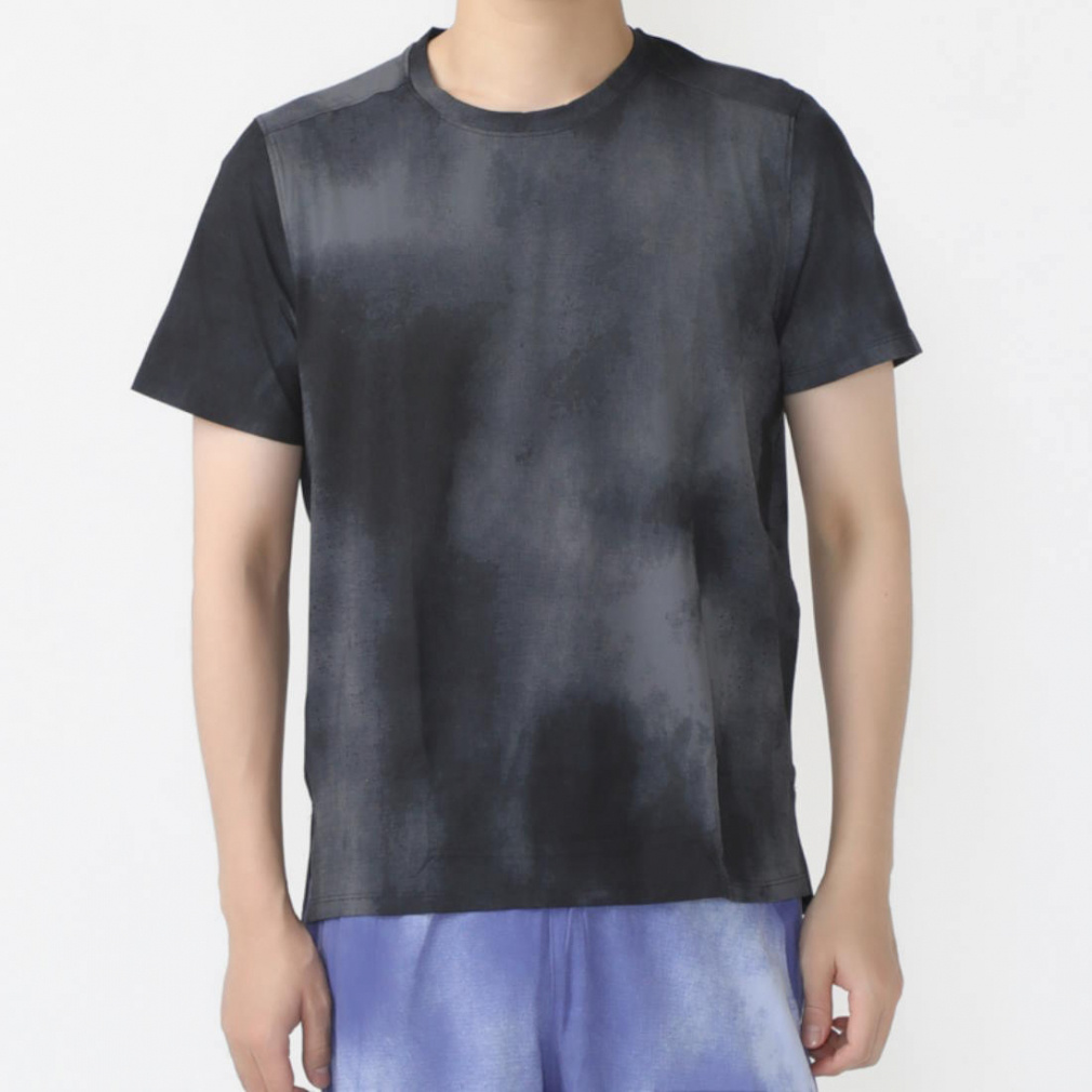 アンダーアーマー メンズ 陸上/ランニング 半袖Tシャツ UAローンチ エリート ウォッシュ ショートスリーブTシャツ 1382615 : ブラック UNDER ARMOUR