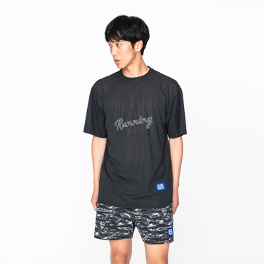 BEAMS DESIGN RUNNING FORCES ロゴ Tシャツ(ブラック-S)