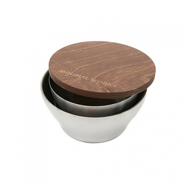 A HOUSEHOLD TABLEWEAR SET