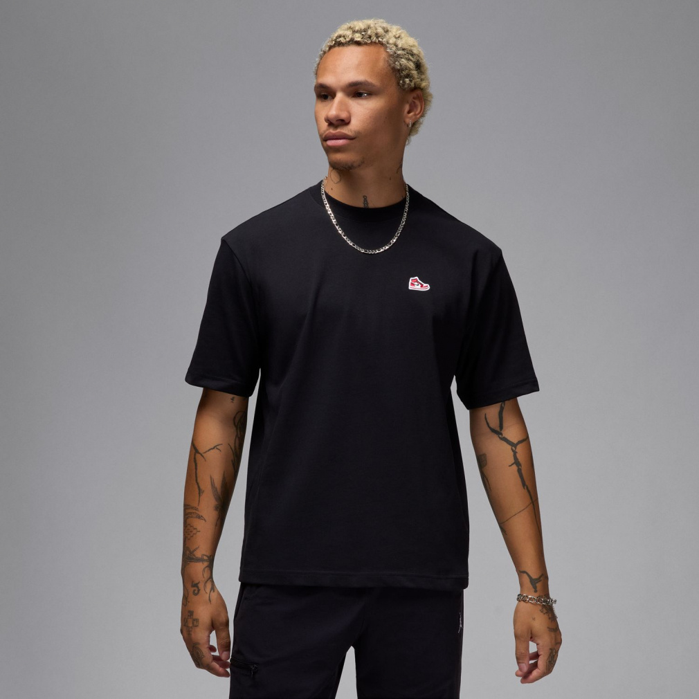 ジョーダンブランド BR スニーカー パッチ Tシャツ クルー S/S Tシャツ(ブラック×レッド-XS ユニセックス)