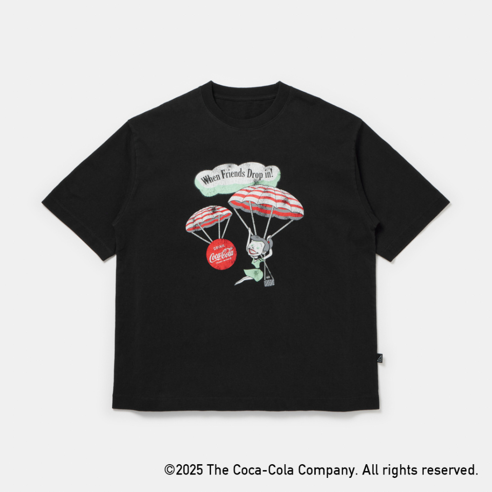 コカ･コーラ パラシュートプリントTシャツ(ブラック-S　ユニセックス)