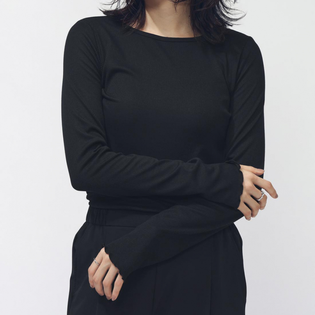 新品未使用タグ付きaloyogaブラック黒 リブ長袖Tシャツ Mサイズ ティゴラ レディース 長袖 Tシャツ ストレッチリブクルーネックTシャツ