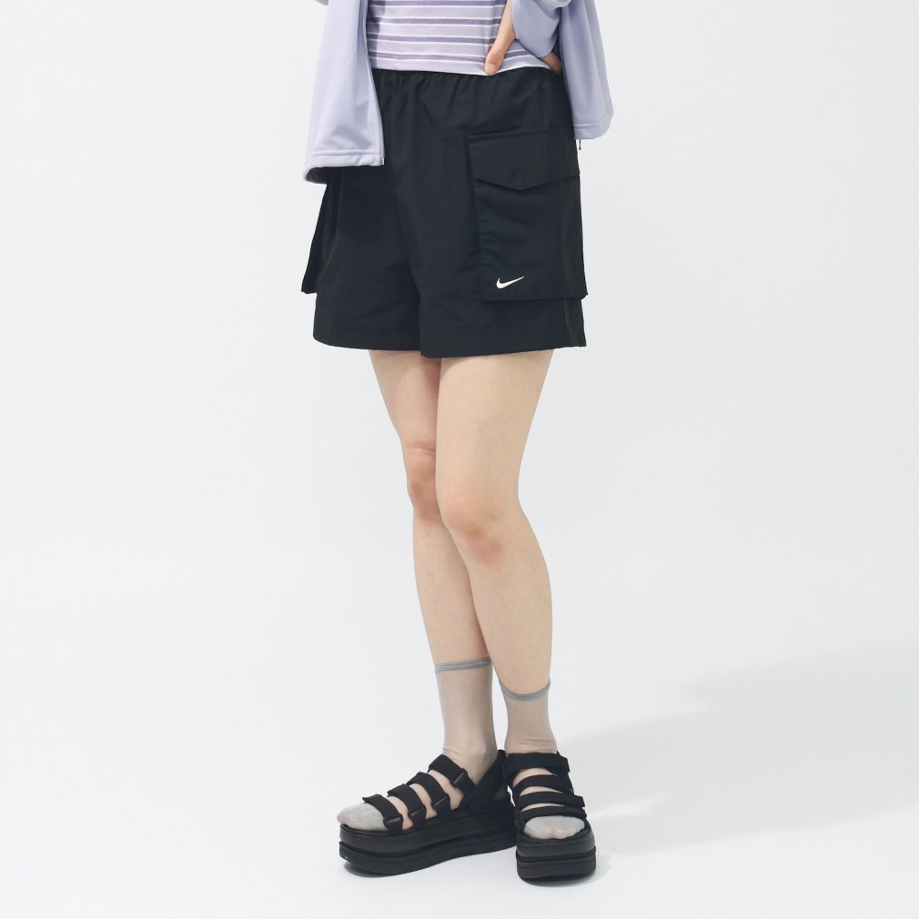 ウィメンズ NSW ESSNTL WVN HR 5 カーゴ ショート