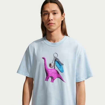 SB LSE DINO KEYCHA S/S Tシャツ