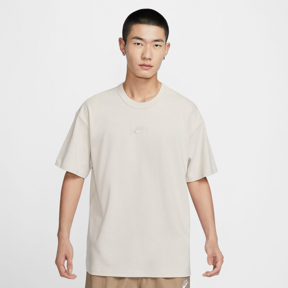 NSW PREM エッセンシャル SUST S/S Tシャツ(サンド-S)