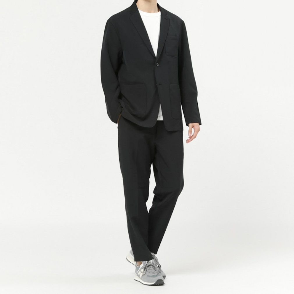 ニューバランス　フード付きジャケットとパンツセット New Balance フード付きジャケットとパンツセット