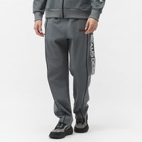 トラックパンツ