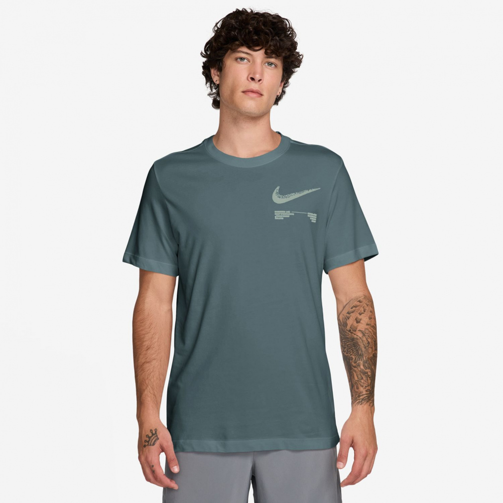 Nike ブラックスコート　※ミントグリーンTシャツはおまけ程度にお考え下さい Nike ブラックスコート ※ミントグリーンTシャツはおまけ程度にお考え