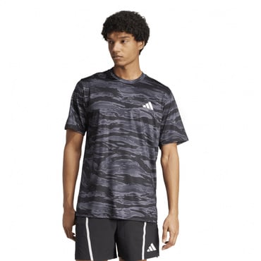 トレイン エッセンシャルズ カモ AOP 半袖Tシャツ