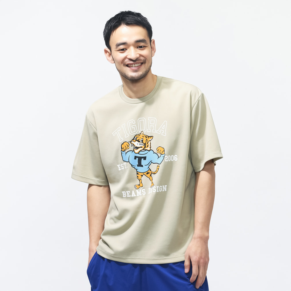 トレーニンググラフィックTシャツ(ライトベージュ-S)