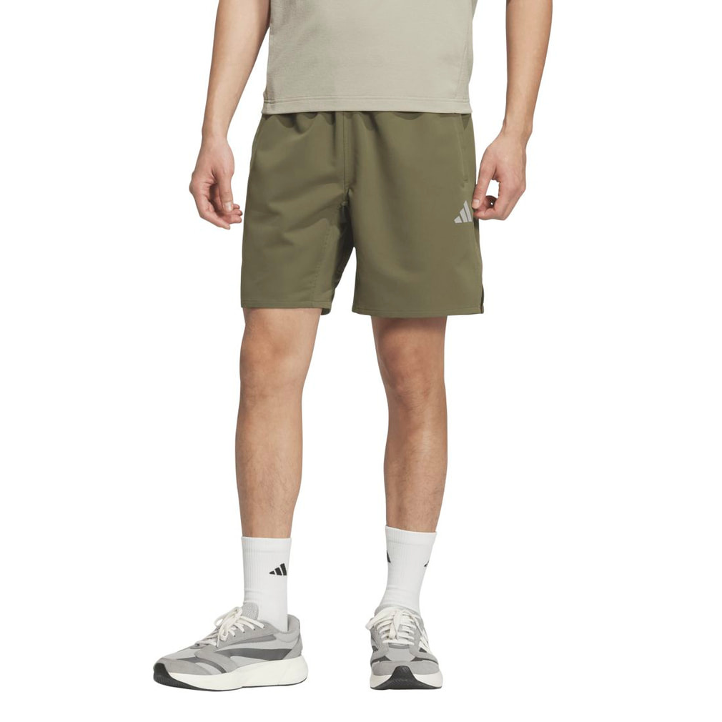 アディダスアダプテーション レギュラーフィット ウーブン 7インチ ショーツ(オリーブ-S)