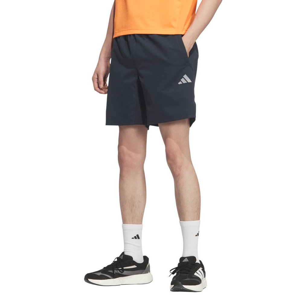 アディダスアダプテーション レギュラーフィット ウーブン 7インチ ショーツ(ネイビー-S)