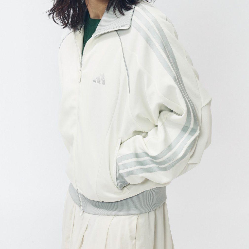 AfB_X fB[X  W[W WPbg STSV gbNgbv L6722 KA0923 KA0922 JZ8679 X|[cEFA adidas