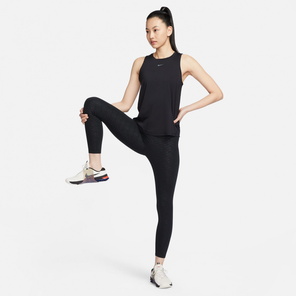 くう 黒と白のタンクトップ 黒のタンクトップも白のタンクトップもどっちも着こなせちゃう系