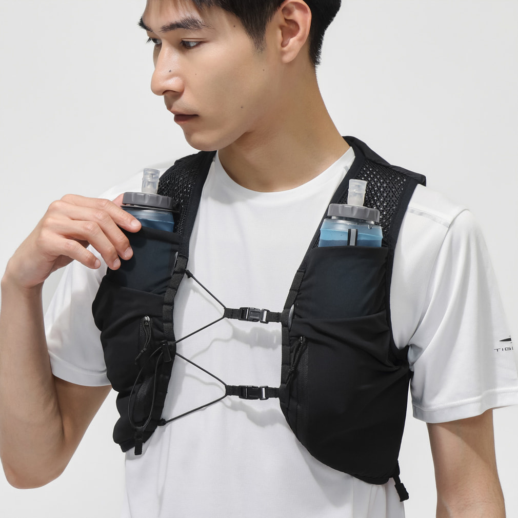 ティゴラ 陸上/ランニング バッグ ベスト 8L ペットボトル収納 サイズ