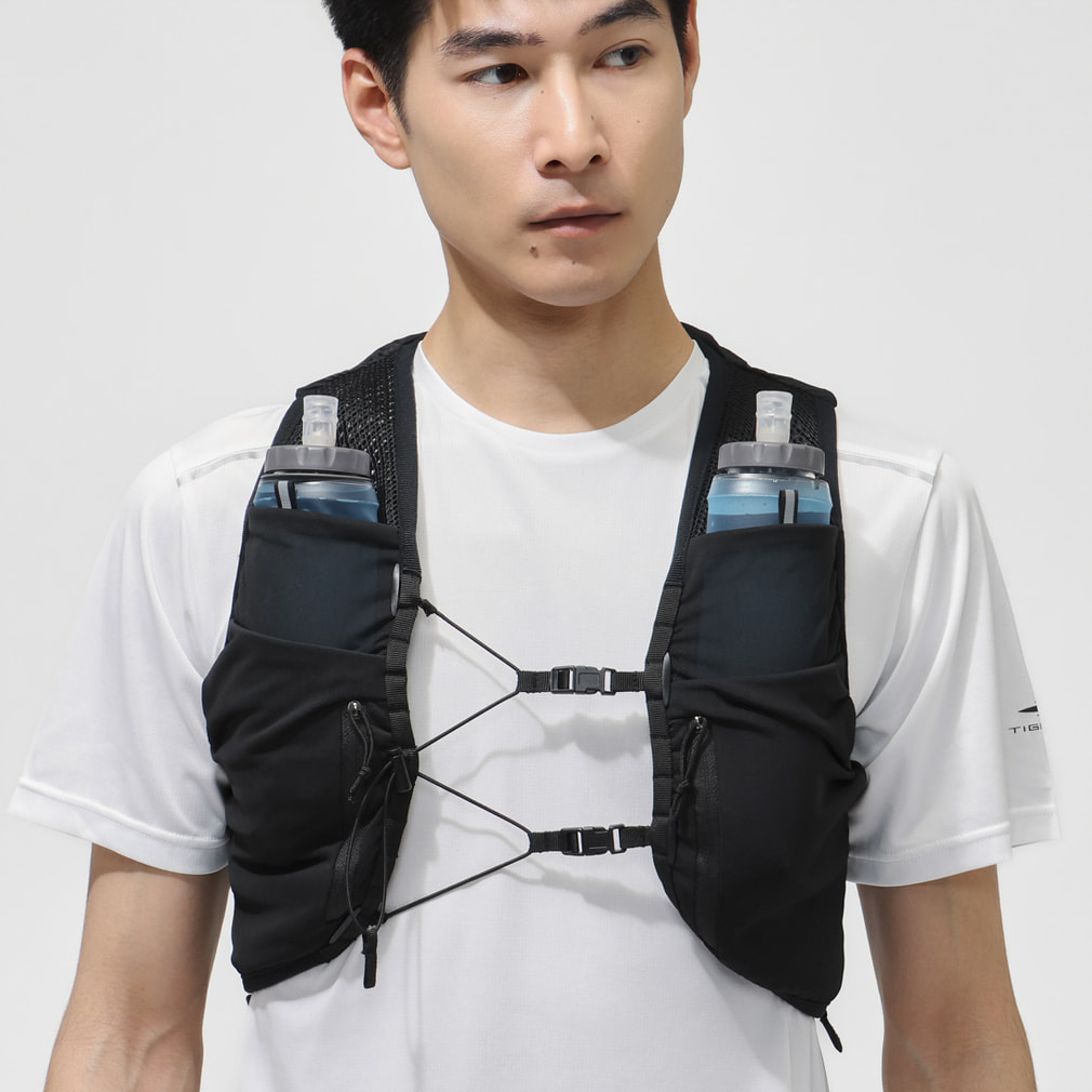ティゴラ 陸上/ランニング バッグ ベスト 8L ペットボトル収納 サイズ