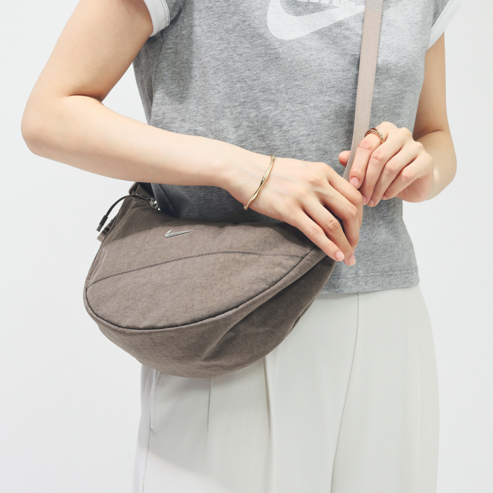 ナイキ オーラ CRESCENT クロスボディ HQ4370 214 ショルダーバッグ