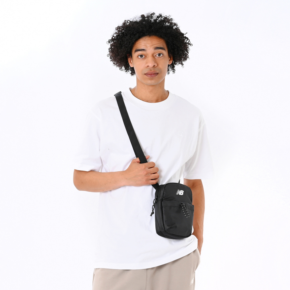 ニューバランス Essentials スリングバッグ LAB51901 BK ショルダー