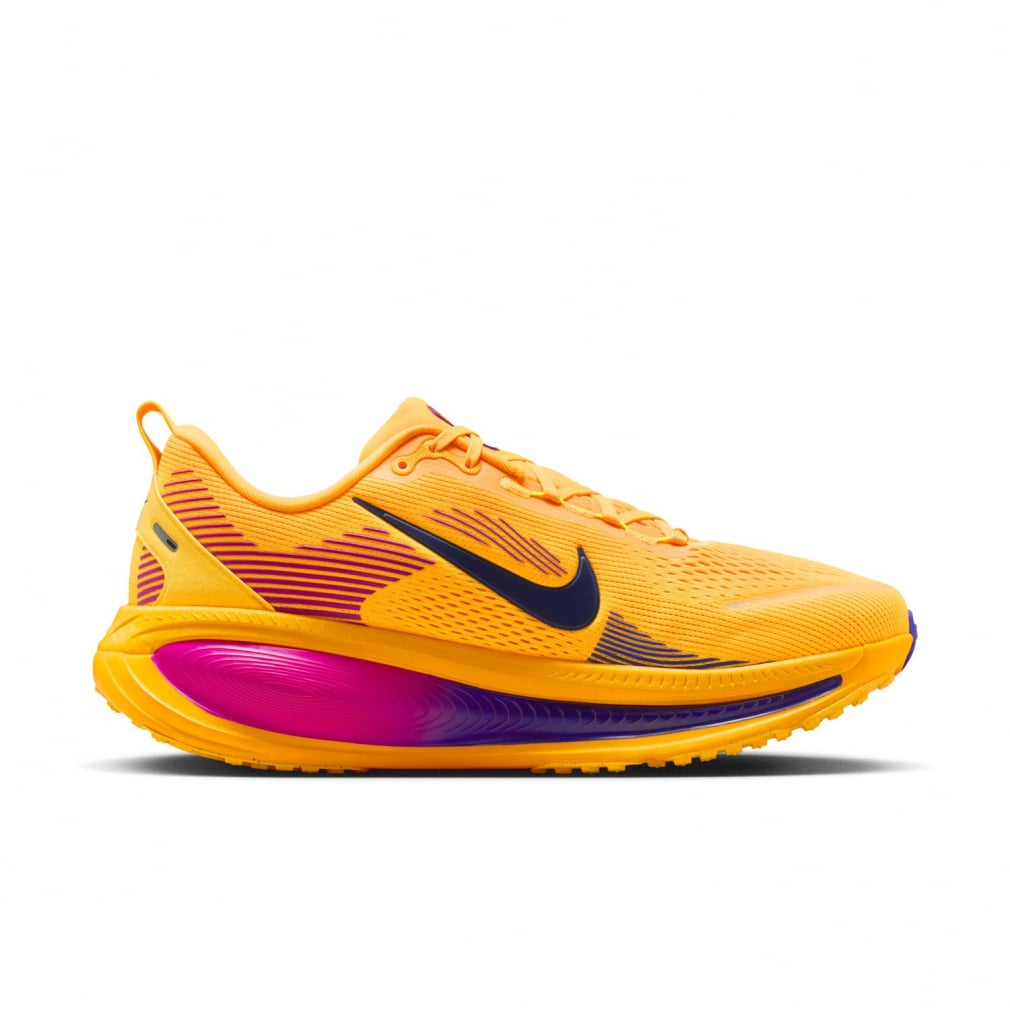 【美品】NIKE Air zoom ナイキ ランニング テンポ ネクスト 黄色 ナイキ VOMERO 18 ズーム ボメロ 18 HM6803-802 メンズ 陸上