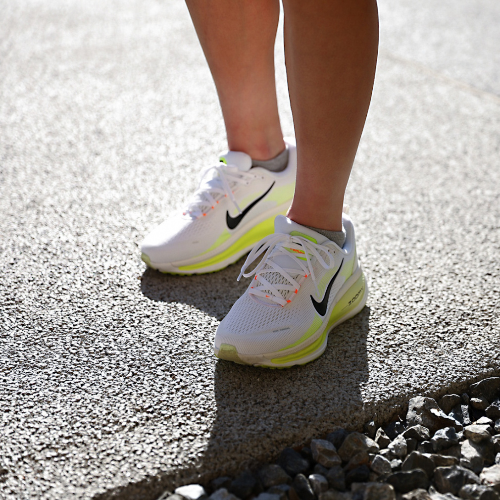 ナイキ スポーツデポ・アルペン限定カラー VOMERO 18 ズーム ボメロ 18