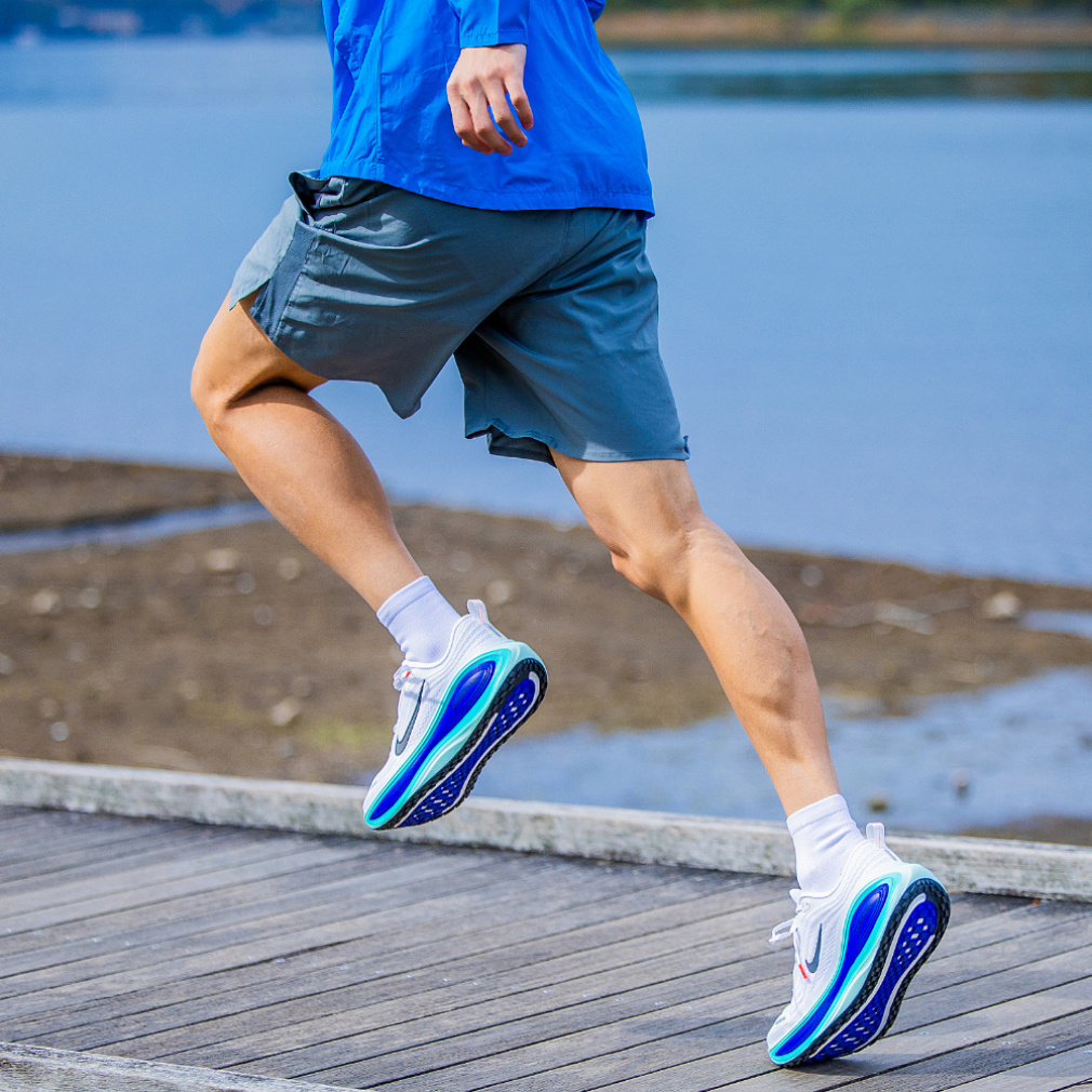 ナイキ VOMERO PLUS ズーム ボメロ プラス HV8150-104 メンズ 陸上