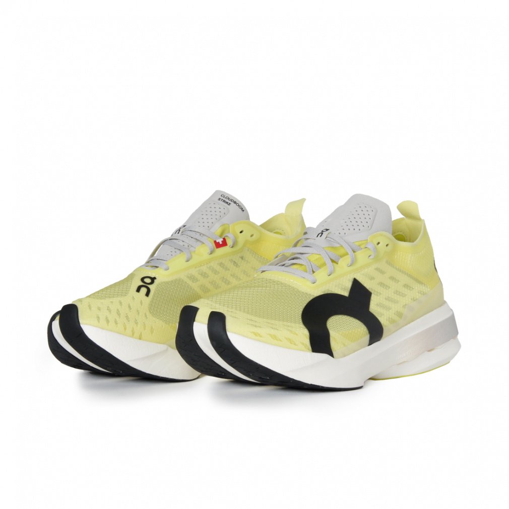 Cloudboom Strike クラウドブーム ストライク ランニングシューズ ウィメンズ Cloudboom Strike | ホワイト | On 日本