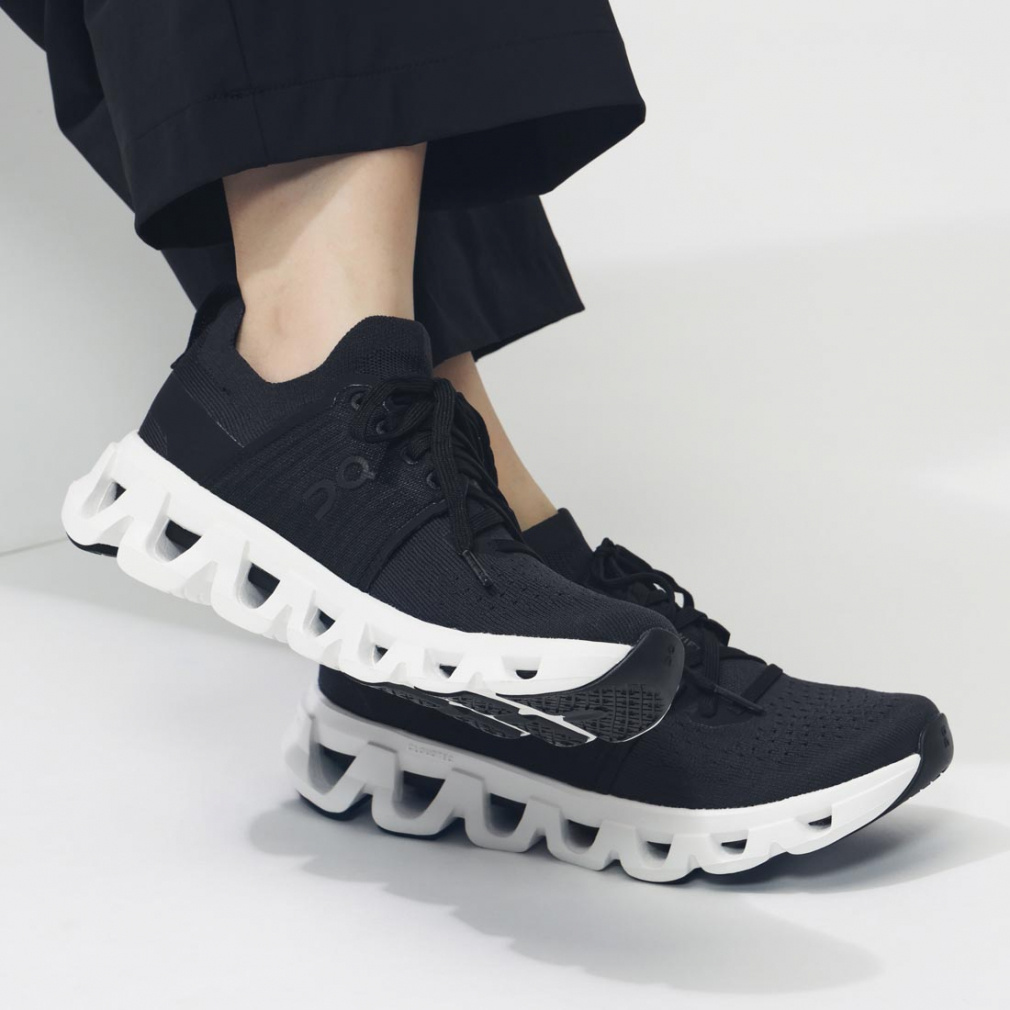 ラウド On Cloudswift 3 in Alloy & Glacier | FWRD