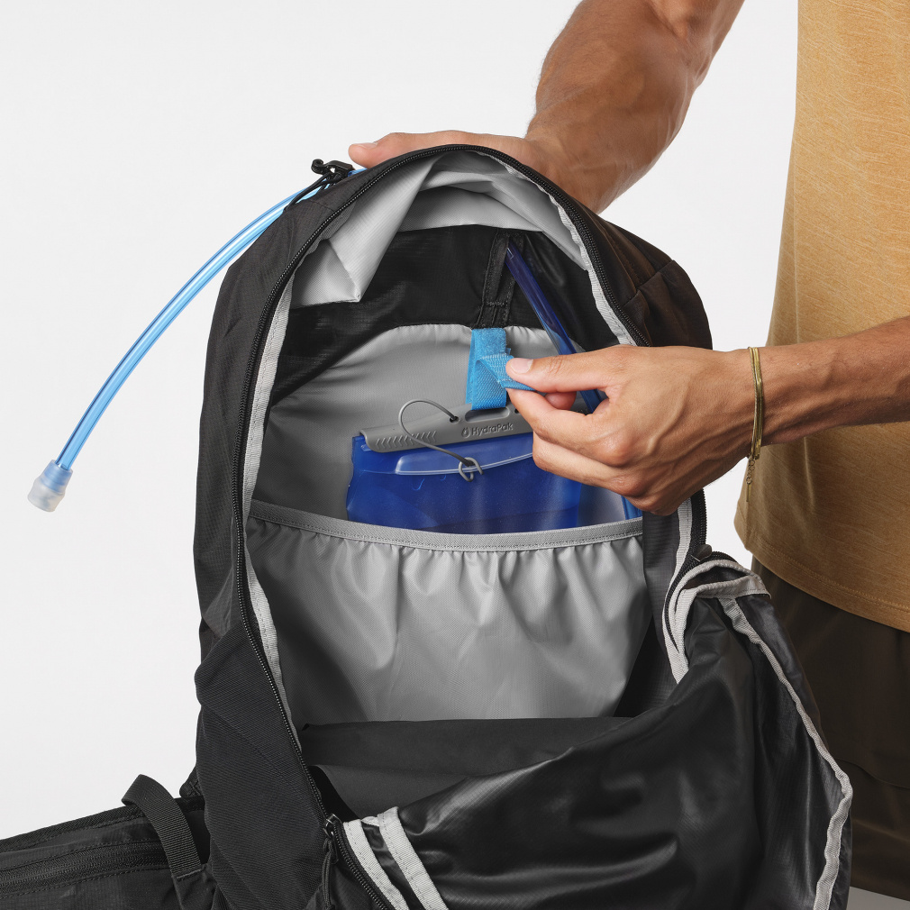 サロモン トレイルブレイザー 10 10L BLACK/ALLOY LC2182900