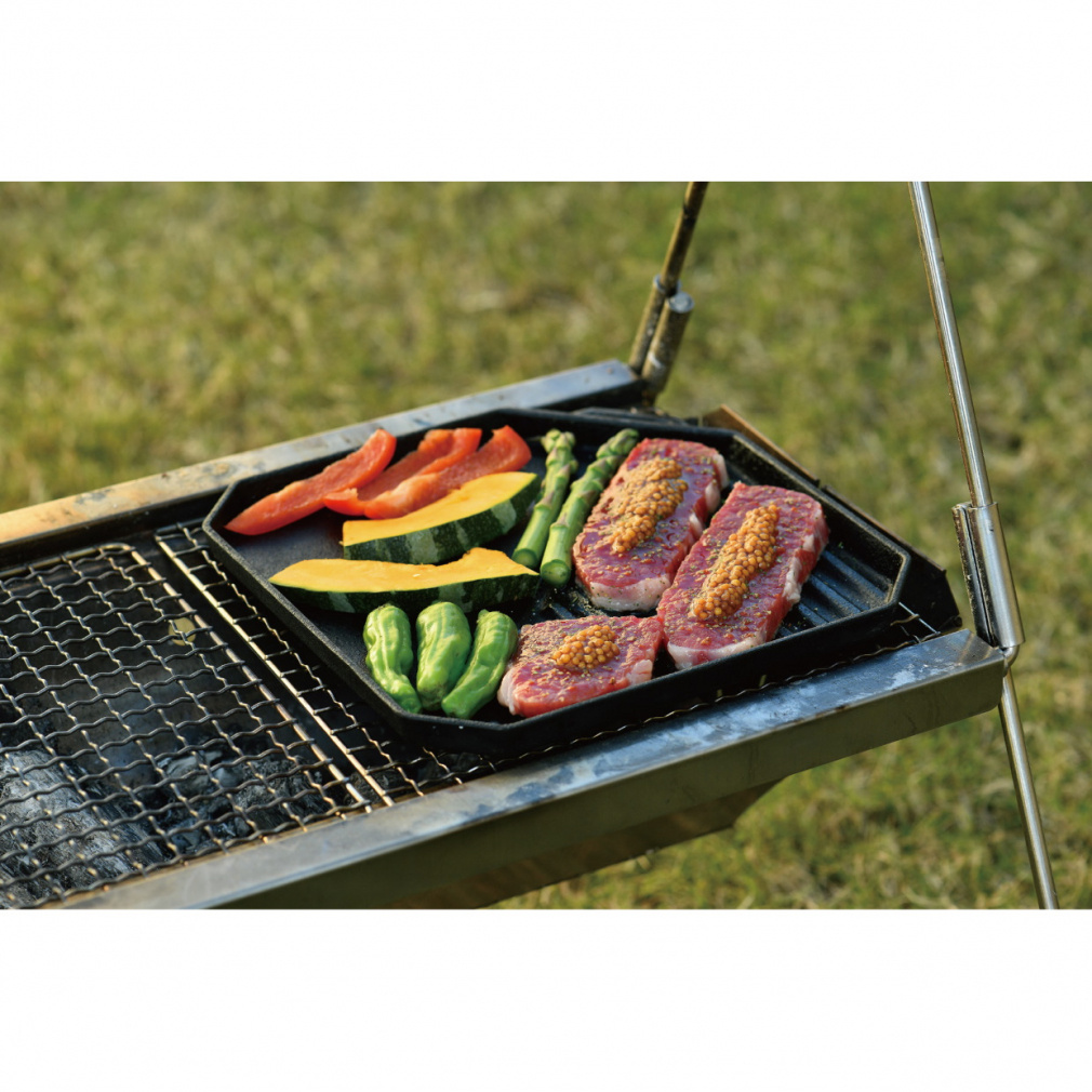 UNIFLAME BONFIRE BASE solo 焚き火台　新品 ユニフレーム 焚き火ベース solo 682890 キャンプ 焚き火台