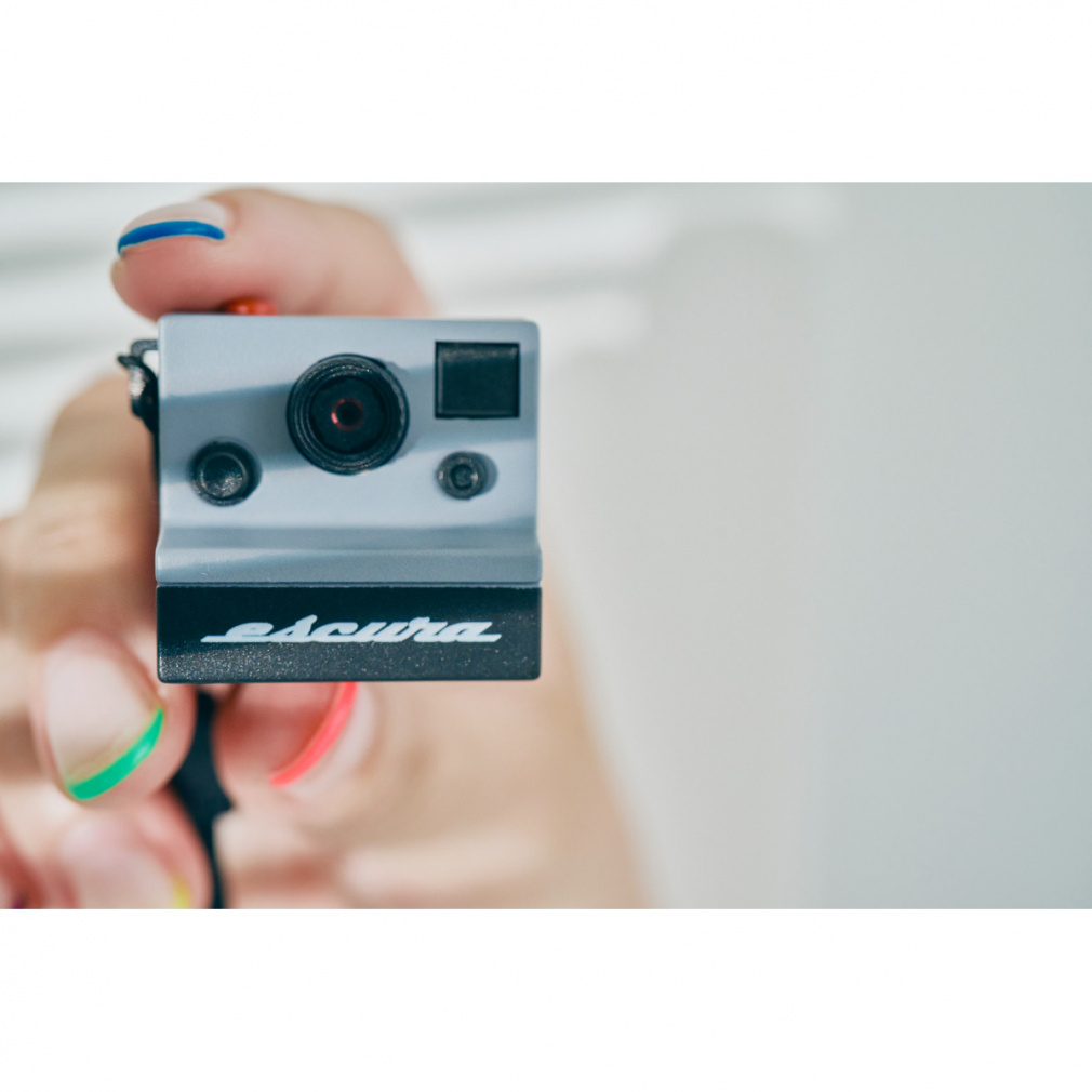 新品　Escura　エスクーラ　デジタルカメラ Escura (エスクーラ) InstantSnap インスタントスナップ