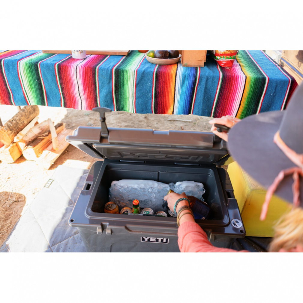 イエティ TUNDRA 45 100451 60000 キャンプ ハードクーラー : CHARCOAL