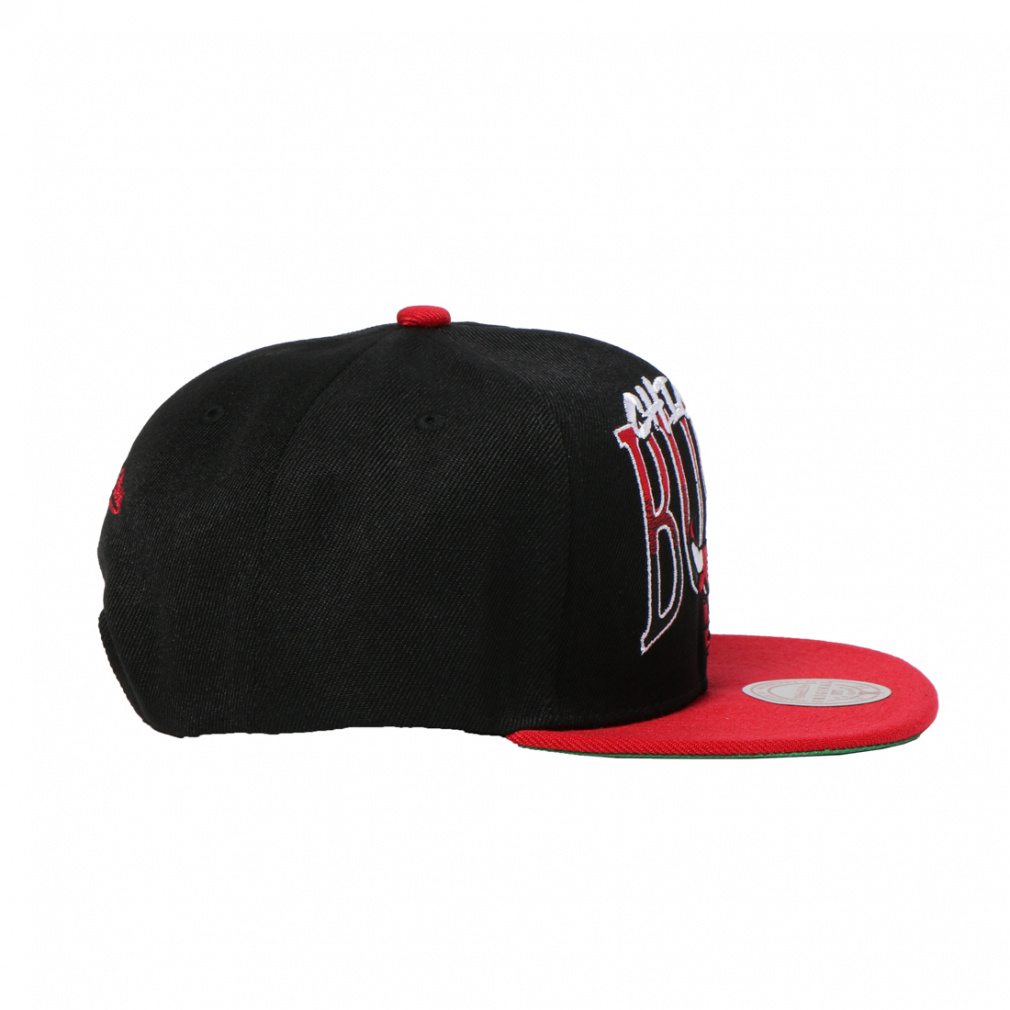 ミッチェルアンドネス シカゴブルズPRO PINCH SNAPBACKキャップ Mitchell & Ness Chicago Bulls 'Busted' Pro Pinch Snapback Black