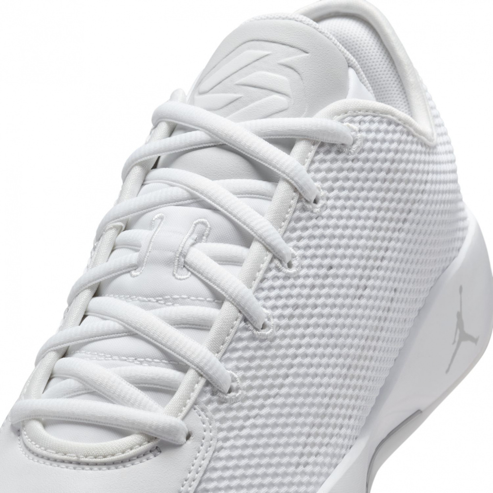 ジョーダン LUKA 77 Triple White PF ルカ 77 Triple White PF IF1611