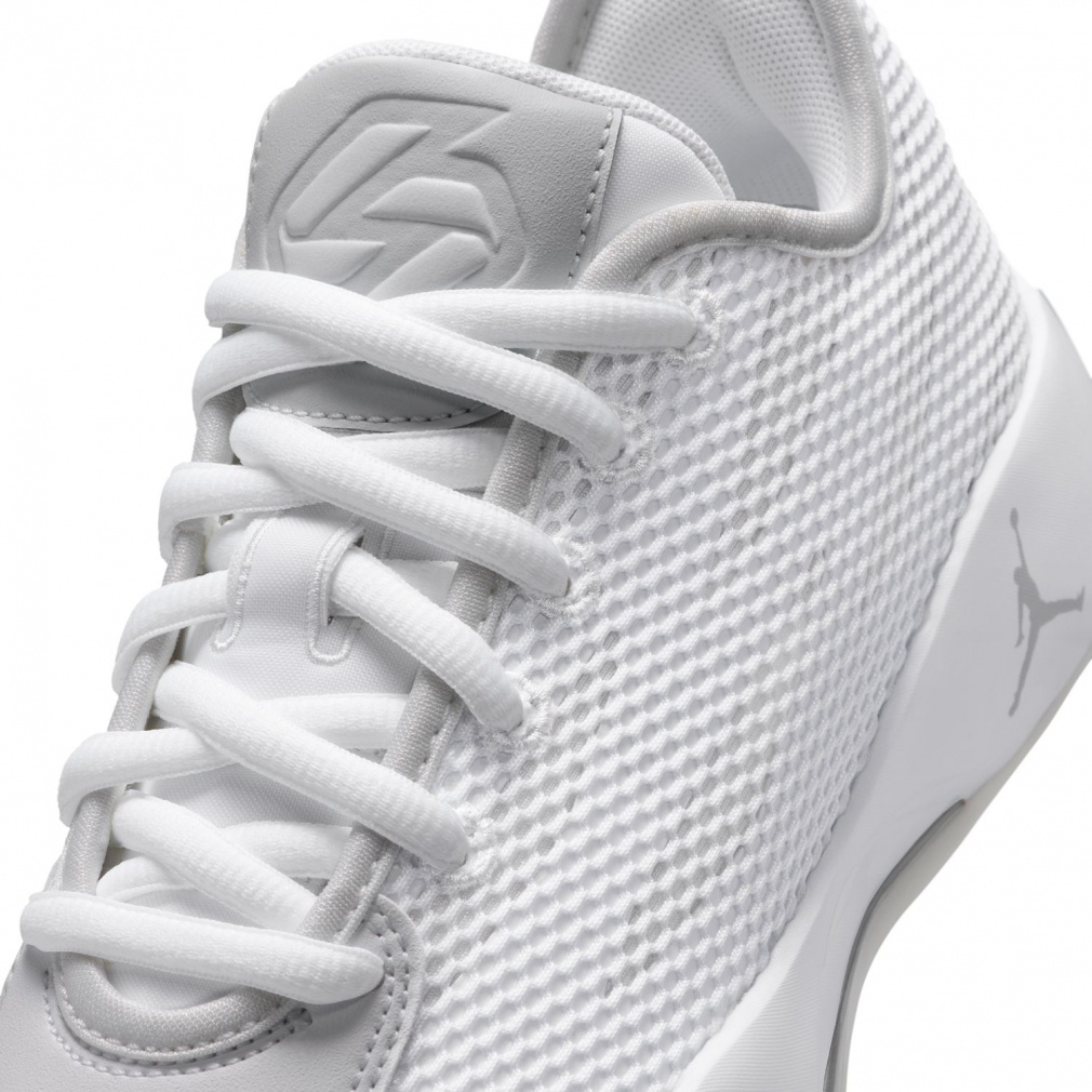 ジョーダン LUKA 77 Triple White GS ルカ 77 Triple White GS IH0573