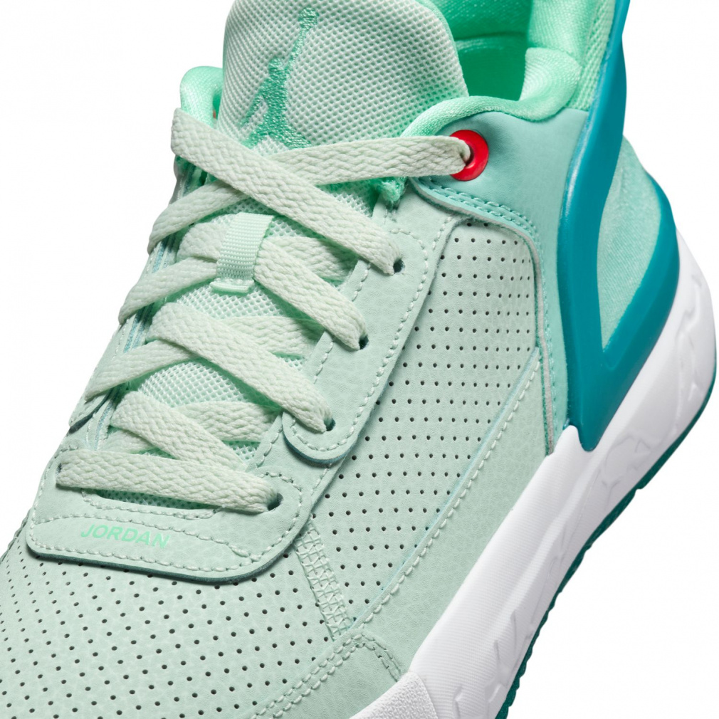 新品　ナイキ　ジョーダン デイE.O GS 23.5㎝ 新品 ナイキ ジョーダン デイE.O GS 23.5㎝