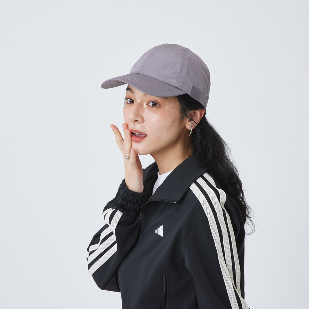 めぐ☆新品未使用☆adidas アイボリー ジップアップトラックトップ めぐ様専用☆新品未使用☆adidas アイボリー ジップアップトラック
