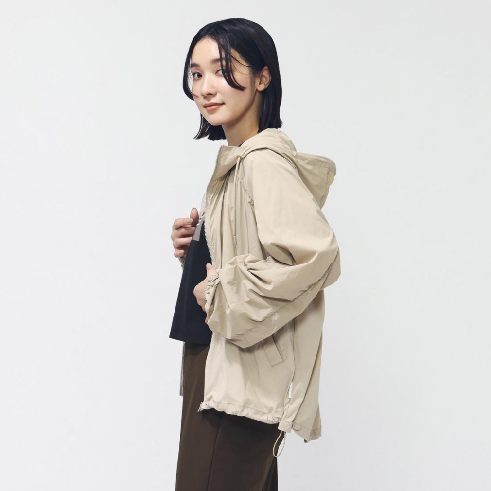 新品　コンジェペイエ　ナイロンフードジャケット　ゆったり　ベージュ 新品 コンジェペイエ ナイロンフードジャケット ゆったり ベージュ